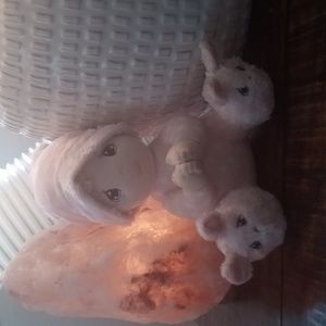 Toy prayer girl (used)